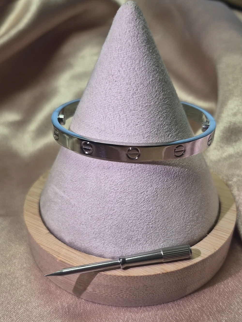 Classic Screw-Detail Stamp Bangle Bracelet - Silver
